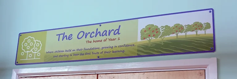 internal-signage-howe-park-school-milton-keynes-5 Year group internal sign on a school wall - Howe Park School, Milton Keynes